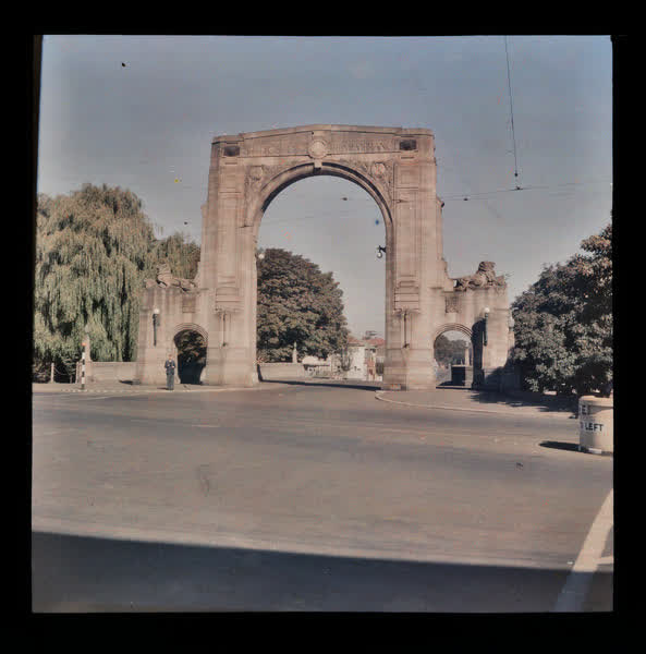 Bridge of Remembrance, 1940