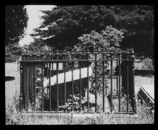 Collapsed grave monument, 1945