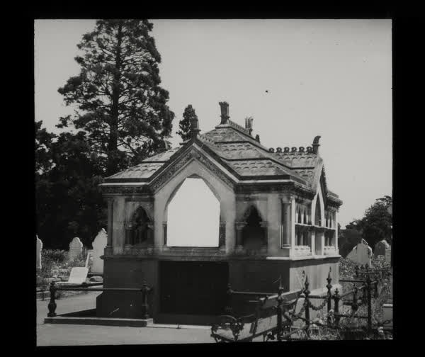 Peacock mausoleum, 1945