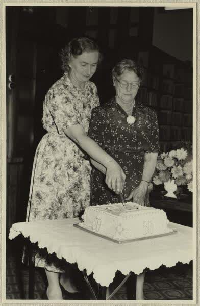 Cutting the cake, 1959