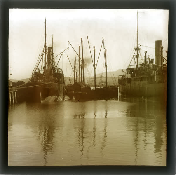 Coal barge, Lyttelton, 1910