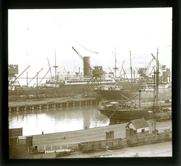 Bustling wharves at Lyttelton, 1920