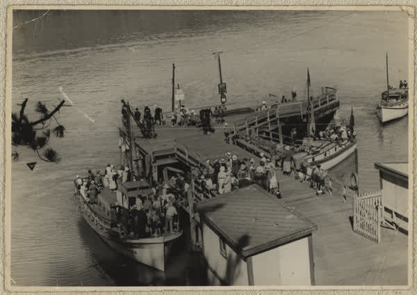 Ferries at Diamond Harbour jetty, 1929