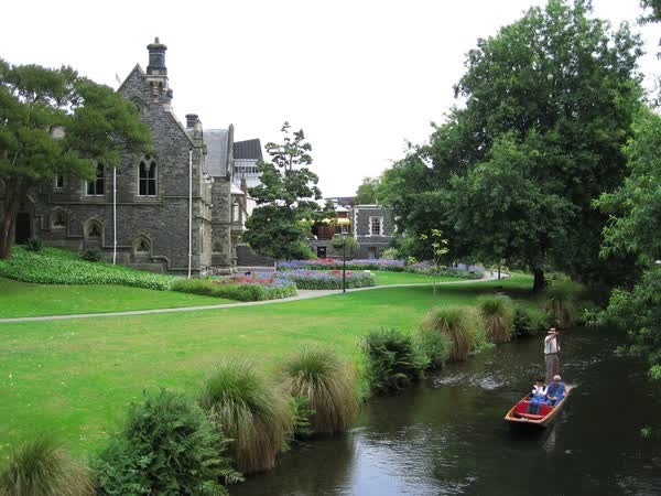 Punting past the Canterbury Provincial Council buildings, 2006
