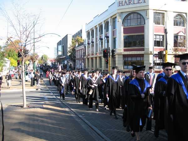 Graduation procession down Worcester Boulevard, 2006