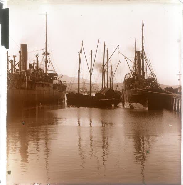 Coal refuelling at Lyttelton Port, 1910